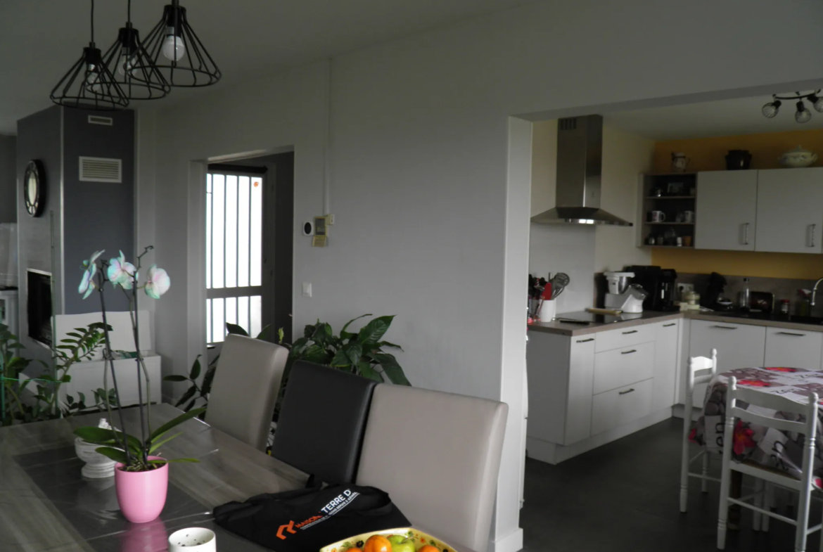 Maison individuelle rénovée de 103 m² avec jardin à Viviers-les-Montagnes 