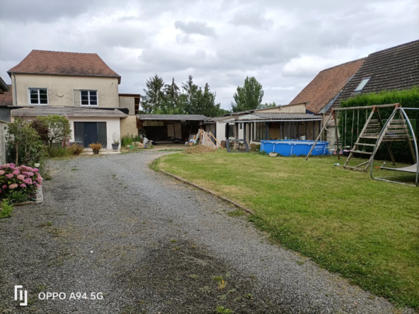 Belle maison familiale avec garage, dépendances et grand terrain à La Haye Malherbe