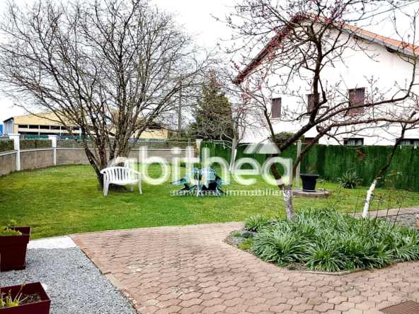 Maison de 61 m² avec jardin à Roumazières (16270)