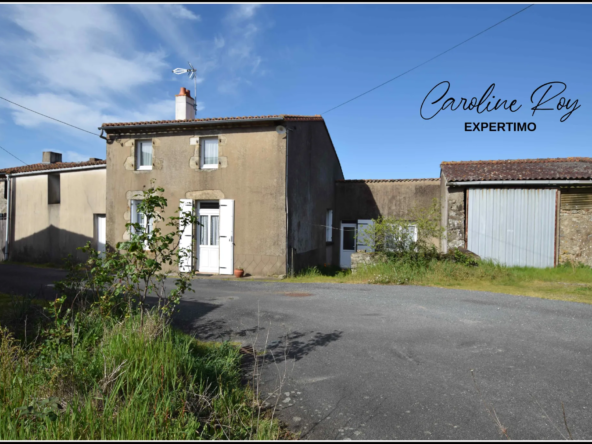 Maison de village à rénover à Getigne avec dépendances et grand potentiel