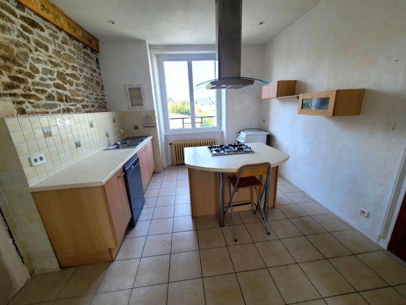 Maison T6 à Lesneven proche du centre-ville avec garage et jardin