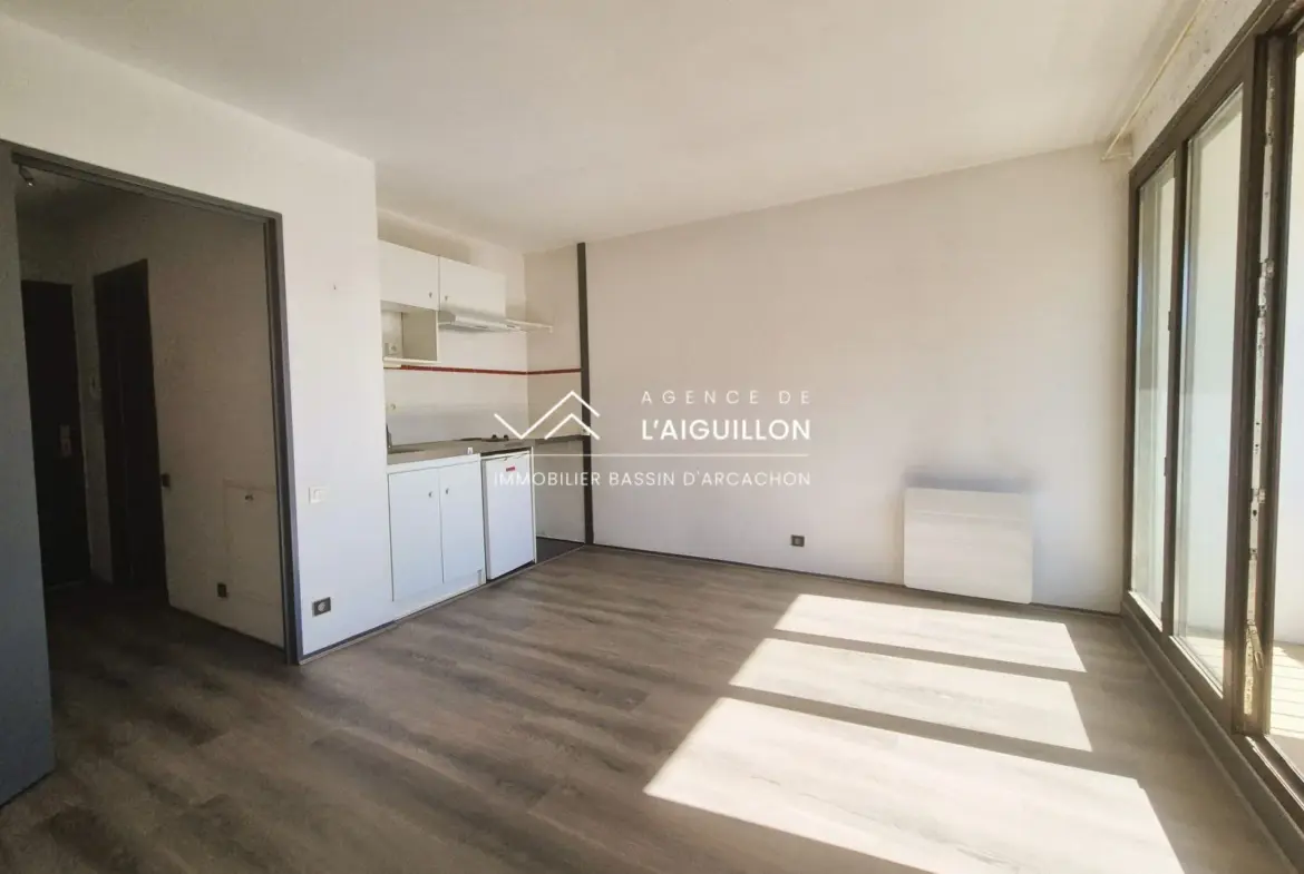 Studio cabine à vendre à Arcachon, proximité plage, terrasse sud, résidence avec ascenseur 