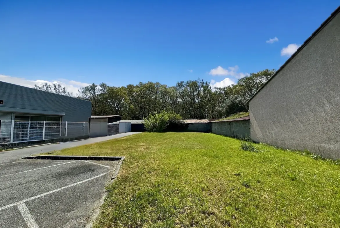 Terrain à vendre à Fonsorbes avec parking et visibilité optimale 