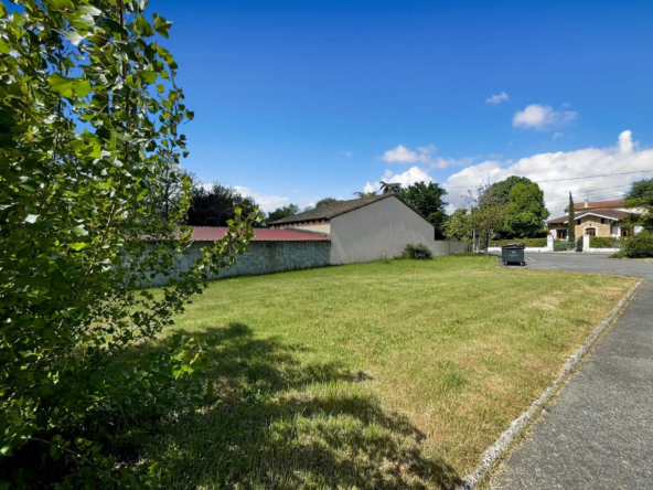 Terrain à vendre à Fonsorbes avec parking et visibilité optimale