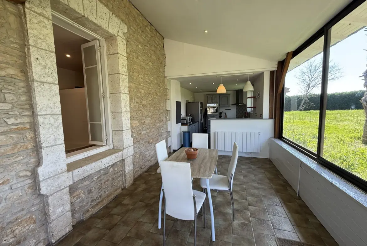 Maison à vendre à La Rochette, charmante pierre rénovée avec grange et grand jardin 