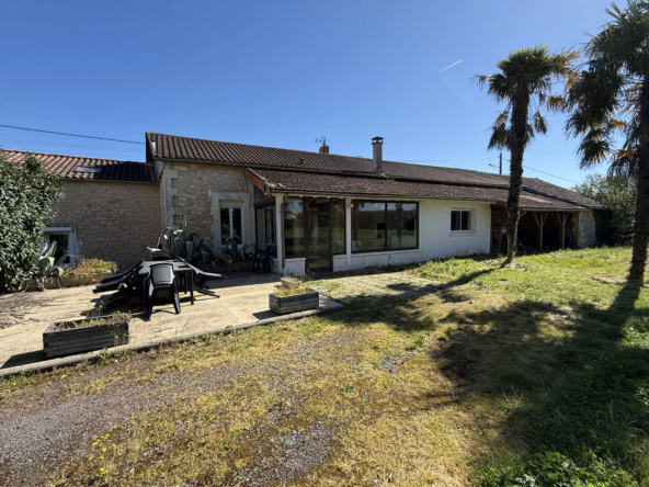 Maison à vendre à La Rochette, charmante pierre rénovée avec grange et grand jardin