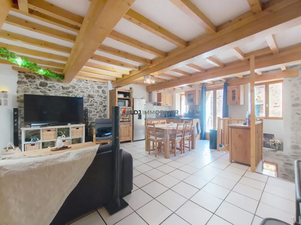 Maison rénovée de 74 m² avec cachet à Campôme