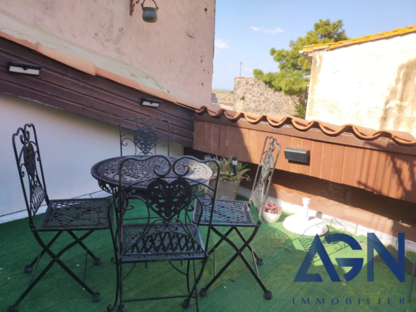 Maison atypique en pierre avec terrasse au cœur d'Agde