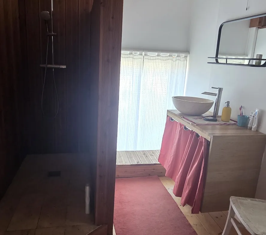 Maison en pierre rénovée de 120 m² avec terrain à Vernoux-en-Vivarais 