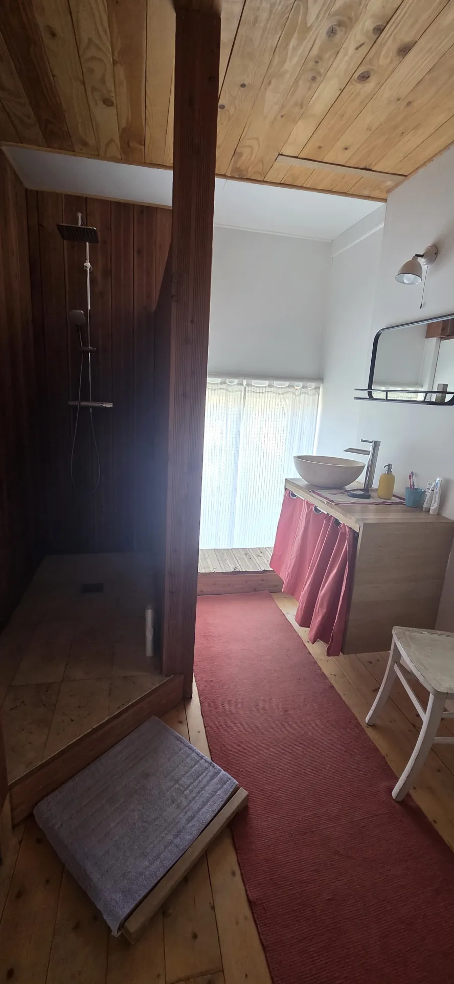 Maison en pierre rénovée de 120 m² avec terrain à Vernoux-en-Vivarais 