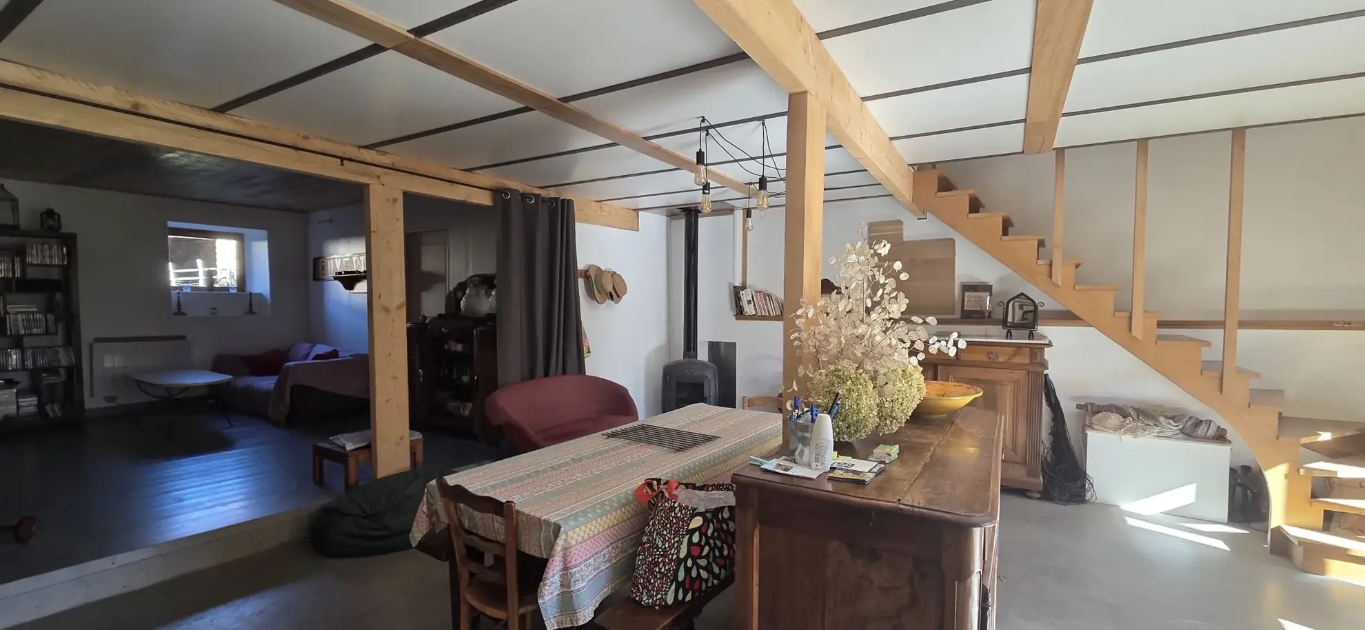 Maison en pierre rénovée de 120 m² avec terrain à Vernoux-en-Vivarais 