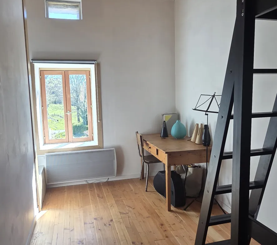 Maison en pierre rénovée de 120 m² avec terrain à Vernoux-en-Vivarais 