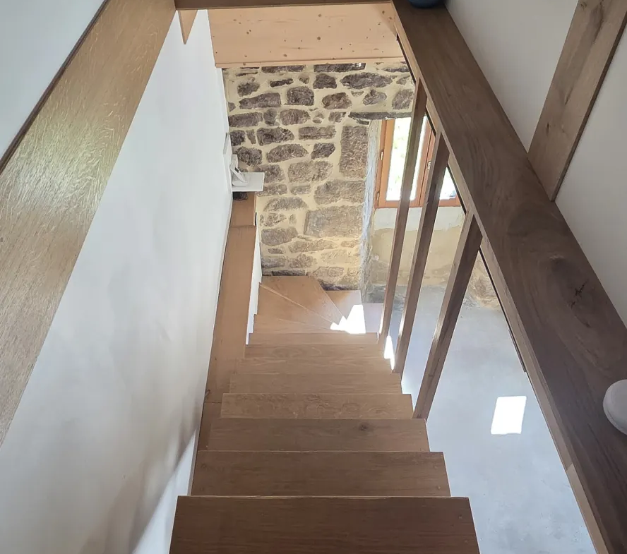 Maison en pierre rénovée de 120 m² avec terrain à Vernoux-en-Vivarais 