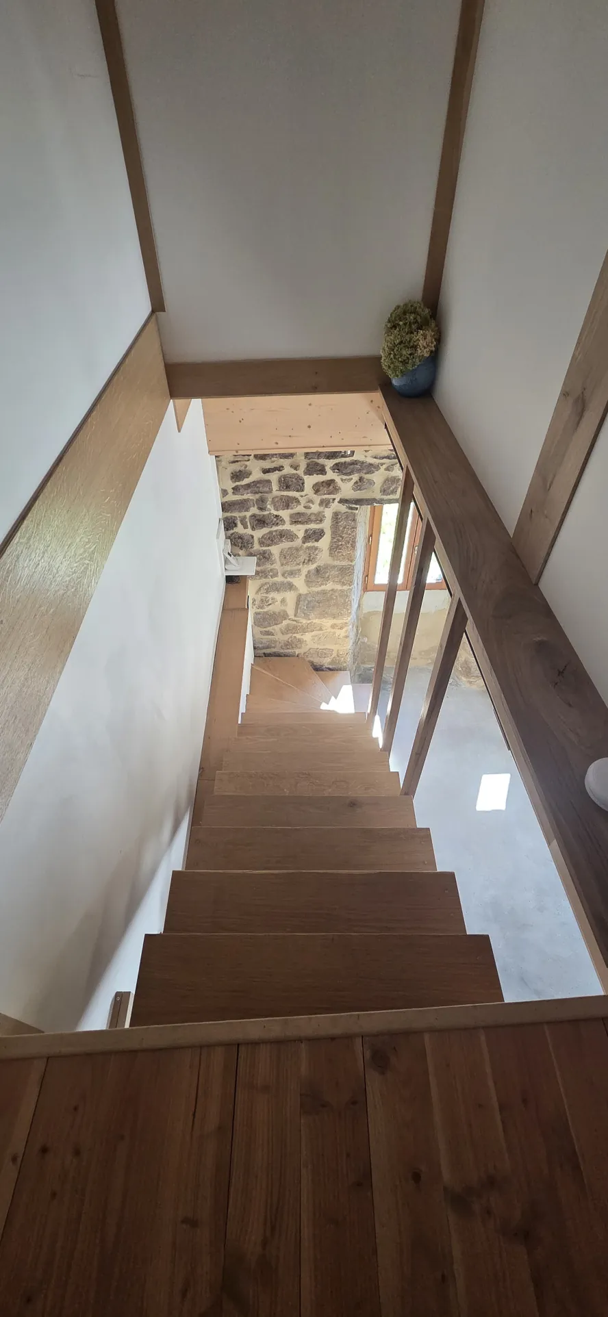 Maison en pierre rénovée de 120 m² avec terrain à Vernoux-en-Vivarais 