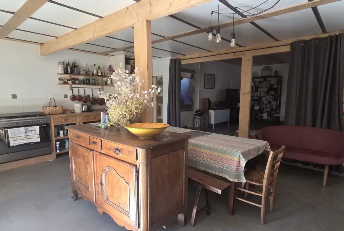 Maison en pierre rénovée de 120 m² avec terrain à Vernoux-en-Vivarais 