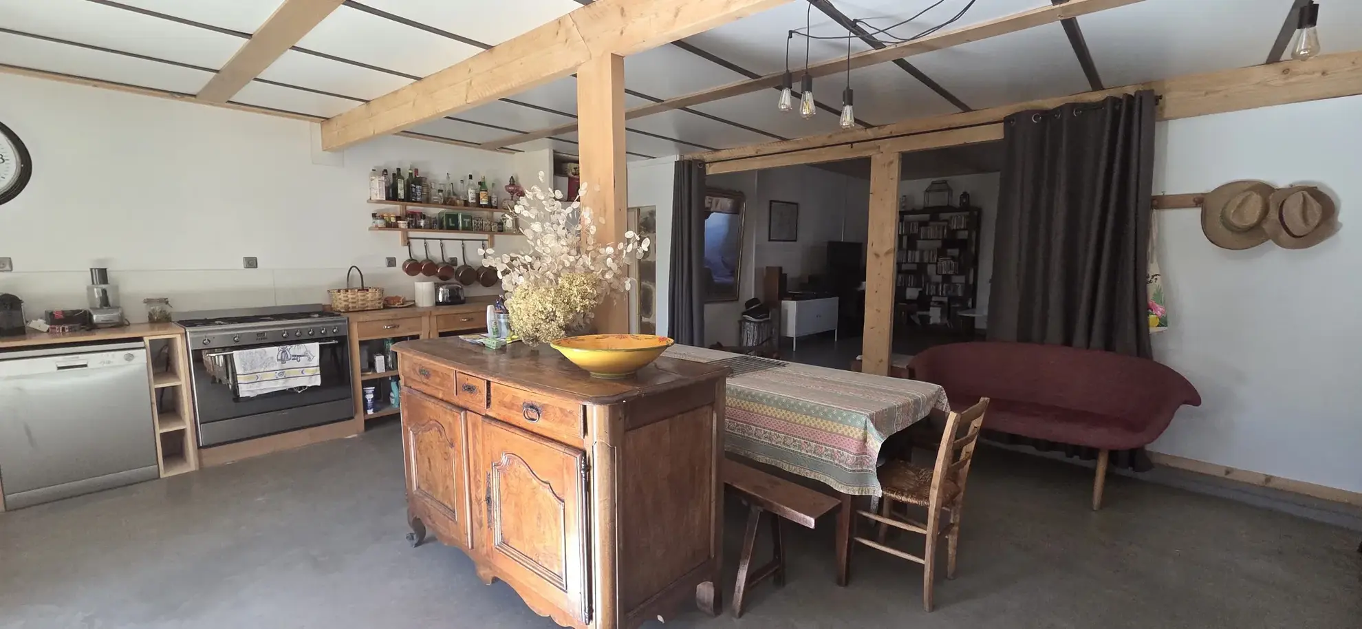 Maison en pierre rénovée de 120 m² avec terrain à Vernoux-en-Vivarais 