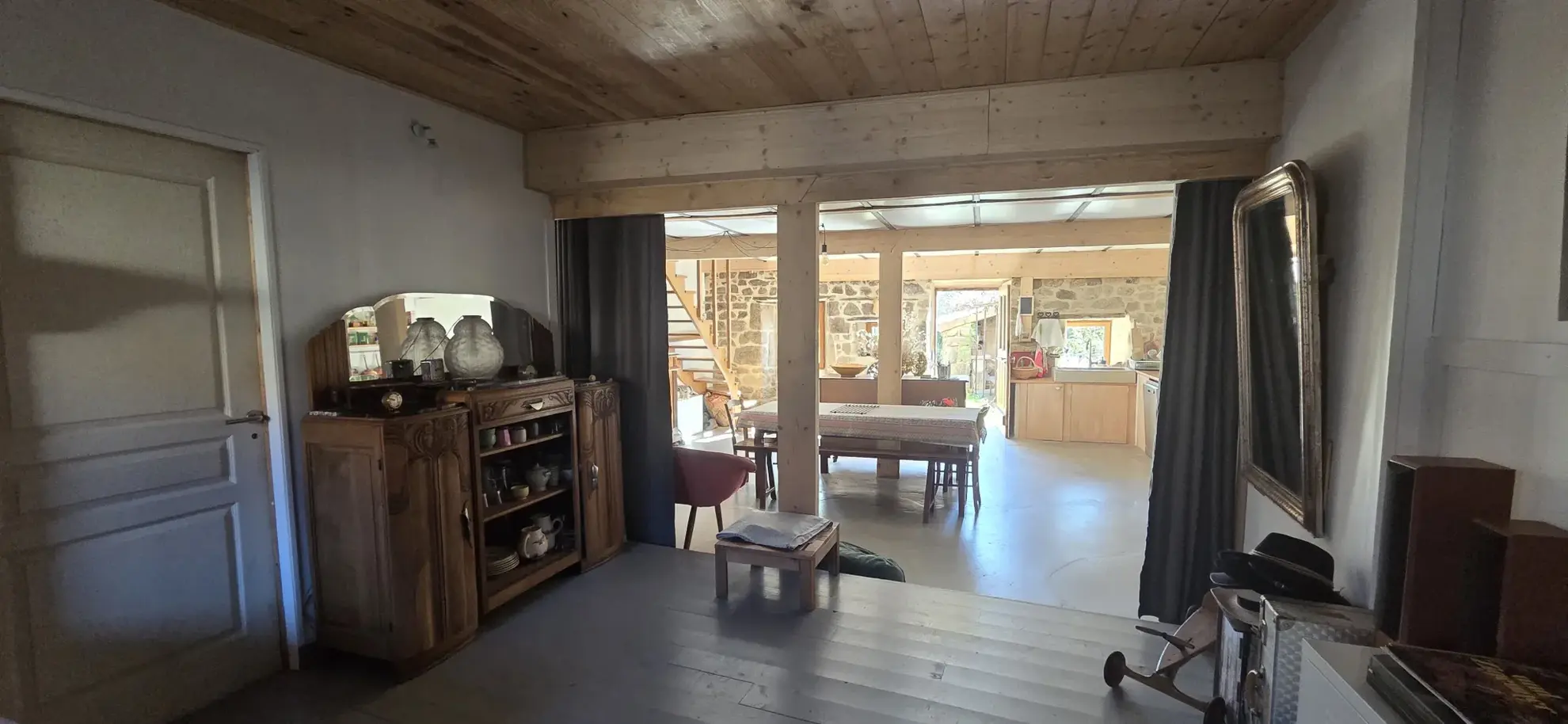 Maison en pierre rénovée de 120 m² avec terrain à Vernoux-en-Vivarais 