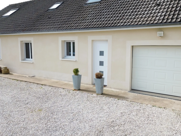 Pavillon moderne de 190 m² avec 4 chambres à Cours les Barres