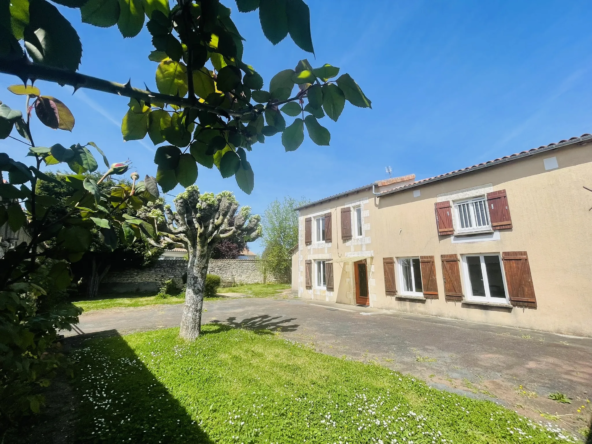 Maison de Bourg Rénovée à Cisse - 116 m² avec Cour et Préau