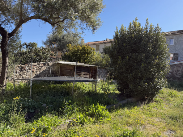 Terrain constructible à La Farlède, centre-ville, 123 m², viabilités facilitée