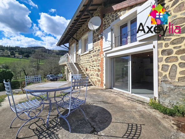 Maison en pierre à vendre à Villemontais avec grand terrain et potentiel d'aménagement