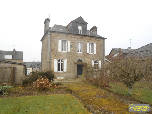 Maison de caractère avec dépendances et jardin proche de MORTAIN BOCAGE
