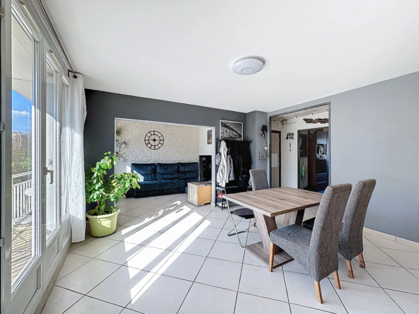 Appartement T4 de 73 m² avec balcon au Pont-de-Claix - Lumineux et proche commodités