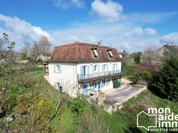 Vaste maison à Thiviers avec piscine, 6 chambres et vue panoramique