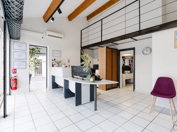 Local commercial de 45 m² à vendre à Gruissan, idéal pour activité professionnelle