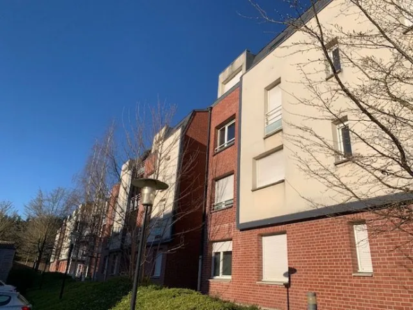 Appartement T2 lumineux à Valenciennes avec parking et proximité des commodités