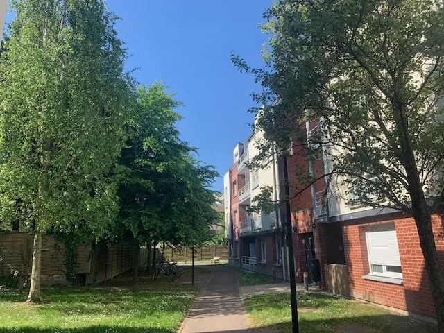 Appartement T2 lumineux à Valenciennes avec parking et proximité des commodités 