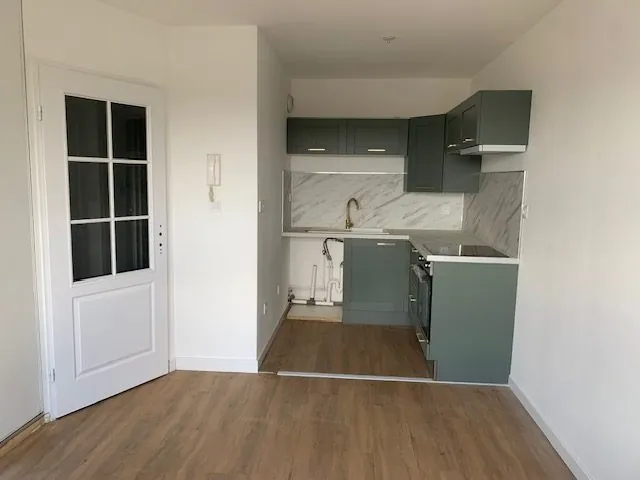 Appartement T2 lumineux à Valenciennes avec parking et proximité des commodités 