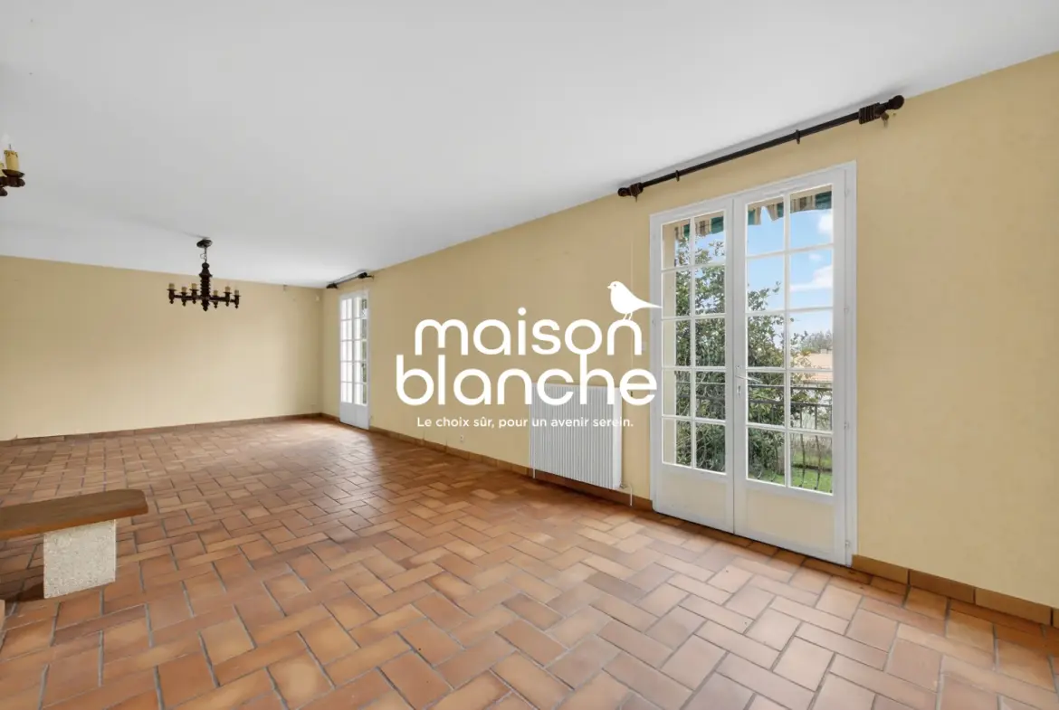 Appartement à rénover avec grand balcon et parking à Libourne - Opportunité d'investissement 