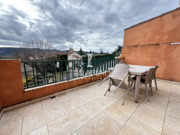 Charmant T2 à vendre à Gréoux-les-Bains avec terrasse, parking privé et résidence sécurisée