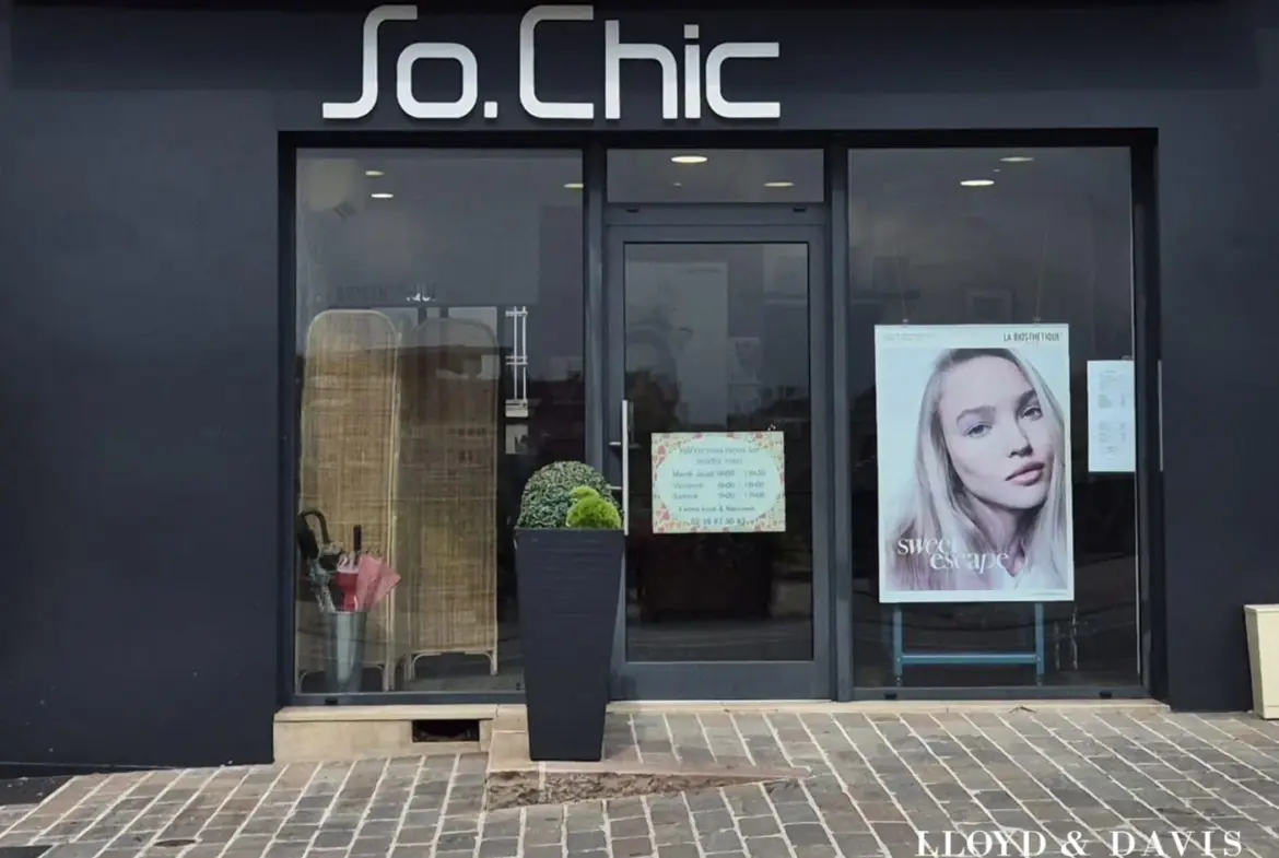 Salon de coiffure à vendre en centre-ville de Gien, proche Loire, avec clientèle fidèle 