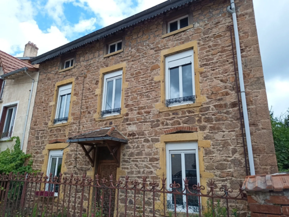 Belle maison en pierre de 120 m² à Cours-la-Ville, à rénover