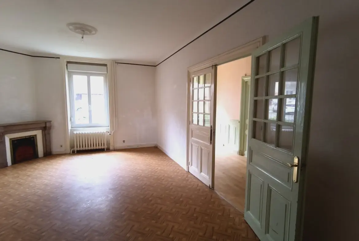 Belle maison en pierre de 120 m² à Cours-la-Ville, à rénover 