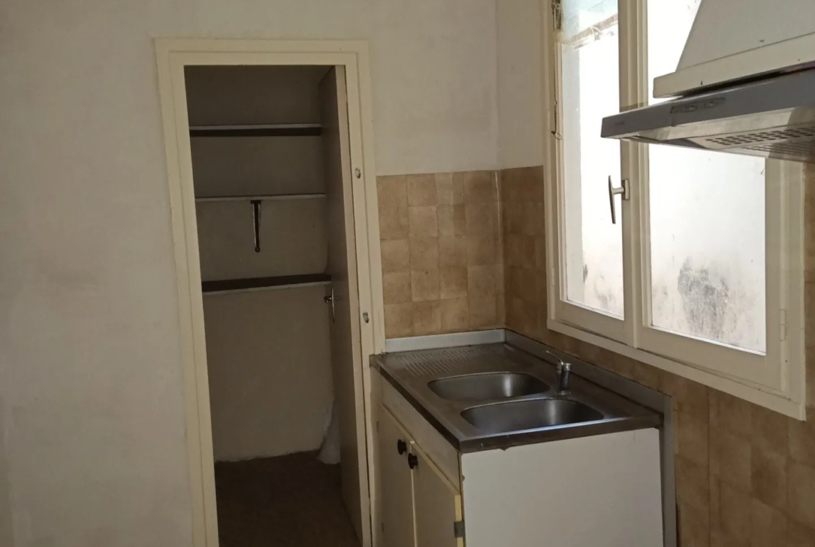 Belle maison en pierre de 120 m² à Cours-la-Ville, à rénover 