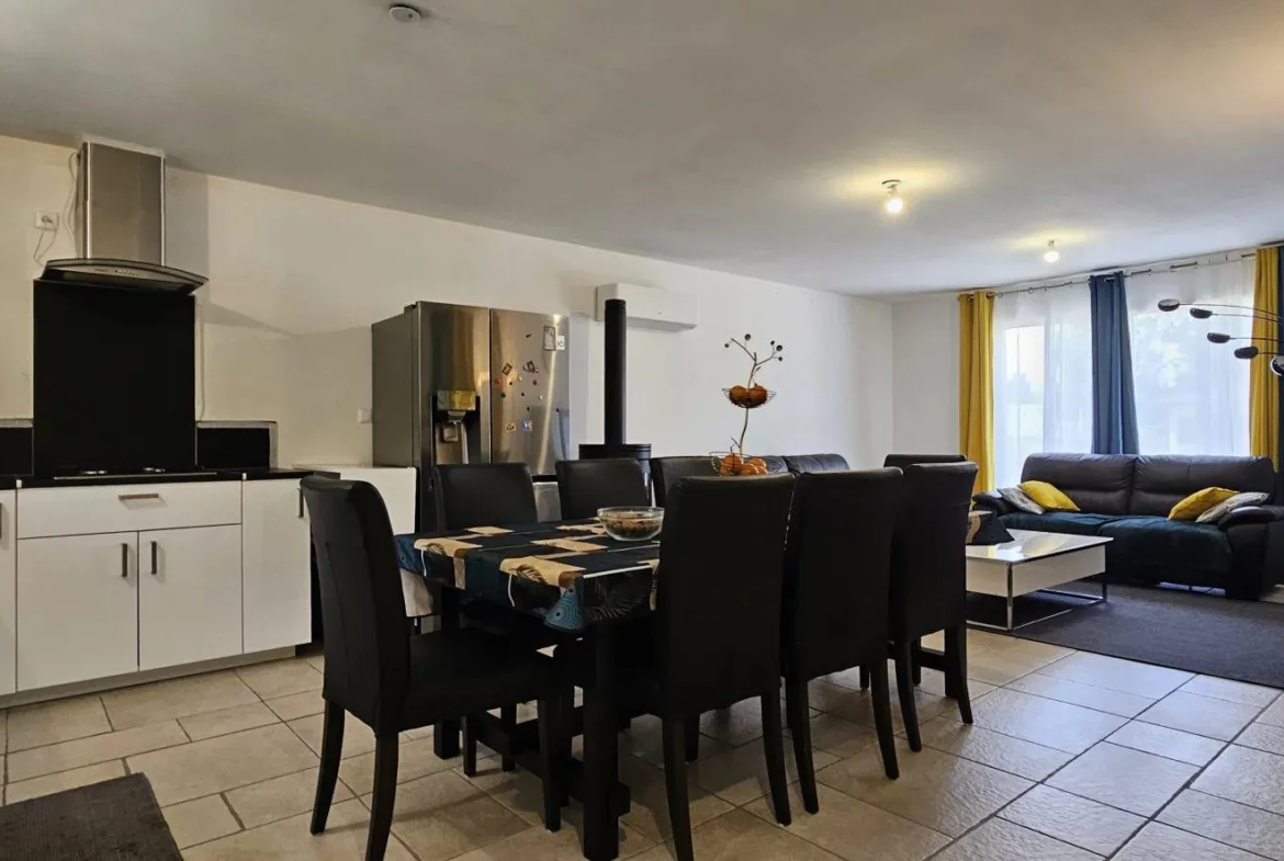 Maison contemporaine de plain-pied avec 3 chambres à Saint-Seurin-sur-l'Isle 