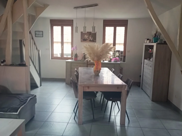 Maison mitoyenne rénovée de 80 m² avec jardin à Nibas