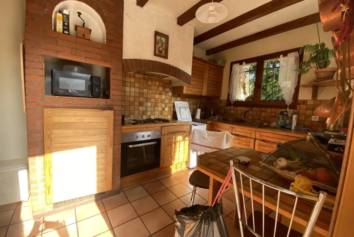 Appartement lumineux de 160 m² à rénover au centre-ville de Carmaux 