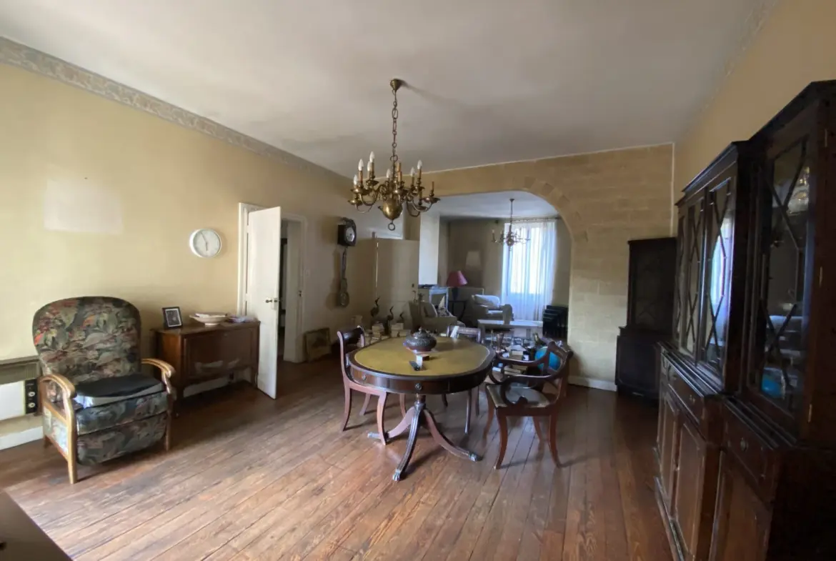 Appartement lumineux de 160 m² à rénover au centre-ville de Carmaux 