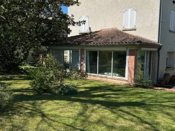 Maison à Graulhet de 136 m² avec jardin, piscine et potentiel de rénovation