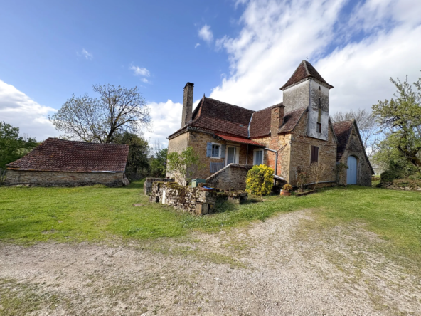 Maison en pierre à rénover à Loubressac, charme et authenticité en Dordogne