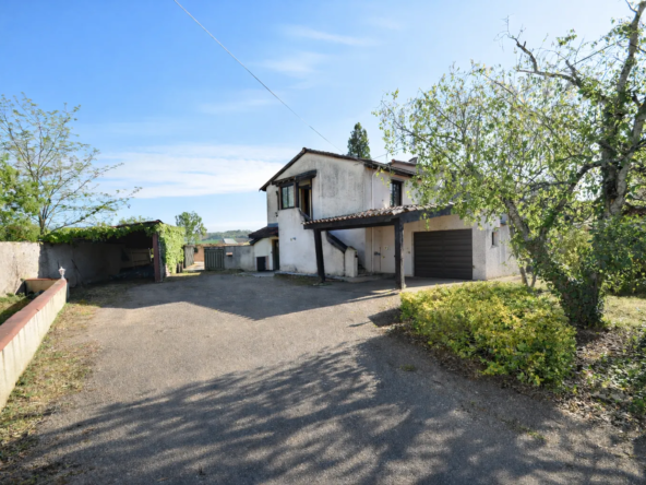 Maison T7 avec piscine et grand terrain à Reyniès