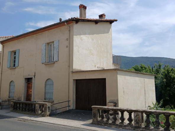 Maison en pierre à Céret avec terrasses, jardins et garage – Opportunité rare