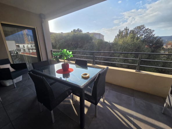 Appartement T2 de 63 m² avec terrasse, parking et cave à Propriano