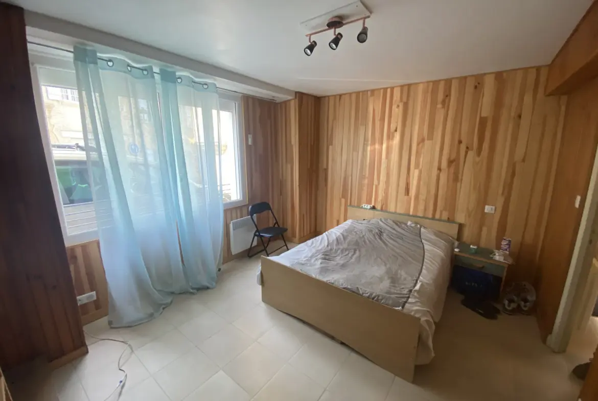 Immeuble d'investissement à Argentat avec deux appartements fonctionnels 