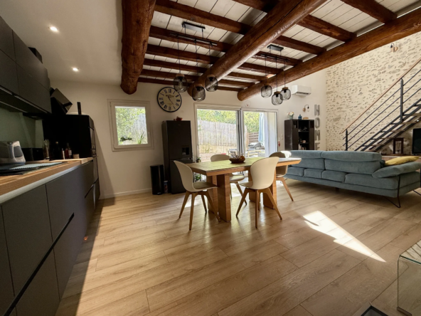 Maison de village moderne avec terrasse et garage à Vauvert