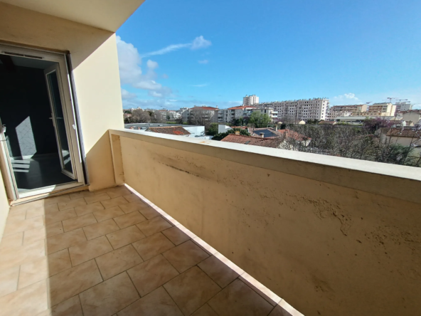 Appartement T4 lumineux avec terrasse, cave et parking à Toulon